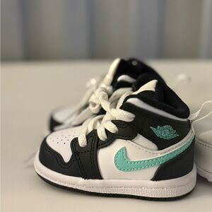 Nike Kids Black and White Sneakers with Teal Accents